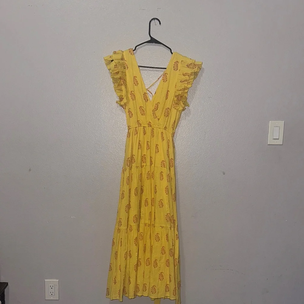A Loves A Yellow Floral Dress - Picture 2 of 6